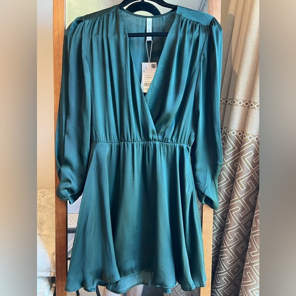 NWT Mango Women's Wrapped Satin Dress size2 or XS - Picture 6 of 6